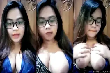 ABG Kacamata Remas Toket Gede Sendiri Sampe Basah