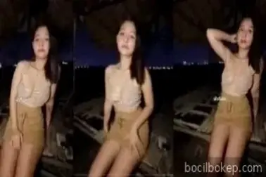 Cewek Cantik Mau Ngentot Liar di Gubuk Tengah Malam