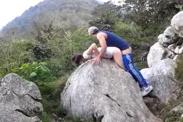 Ngintip ABG Ngewe Ganas di Bukit Sampe Becek Banjir